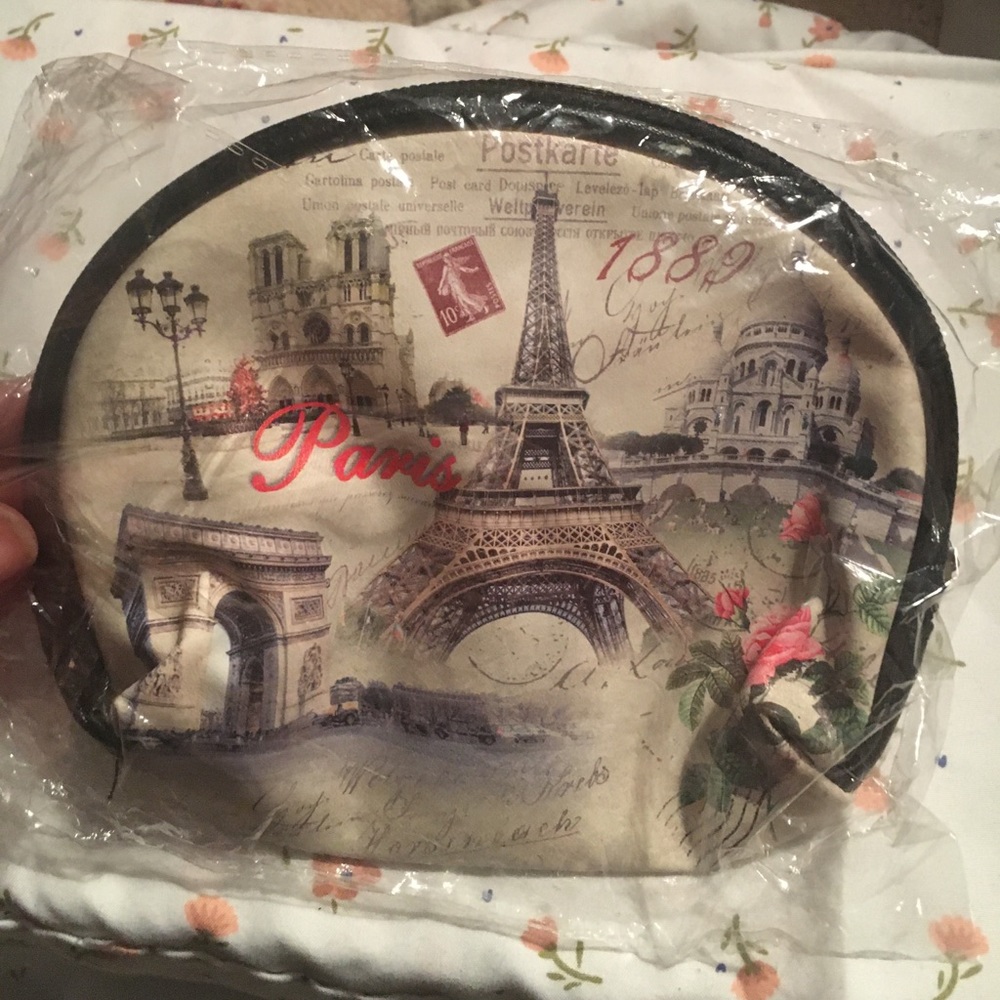 Change Purse **Proceeds to Charity**